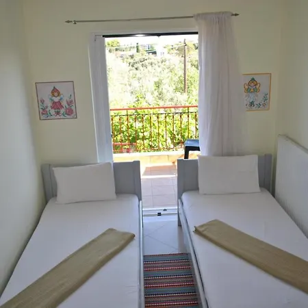 Monika Lefkada Tsoukaládhes