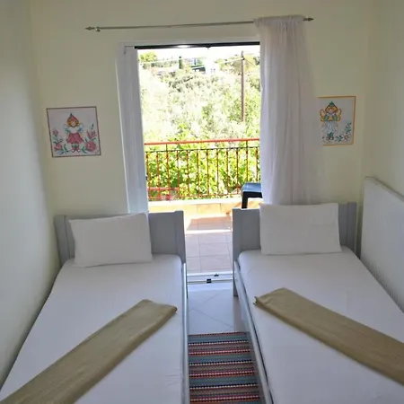 Monika Lefkada Τσουκαλάδες