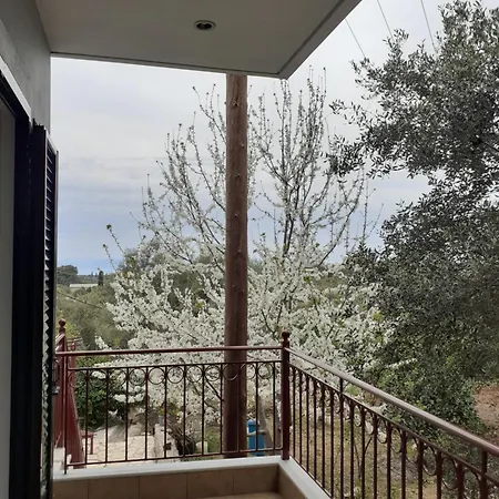 Monika Lefkada Τσουκαλάδες