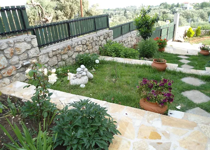 Monika Lefkada Pensionat